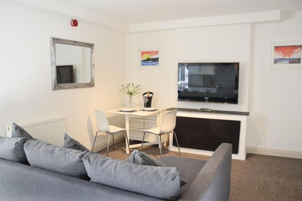 Modern 1 Bedroom Apartment Close To Penzance Town Centre. 외부 사진