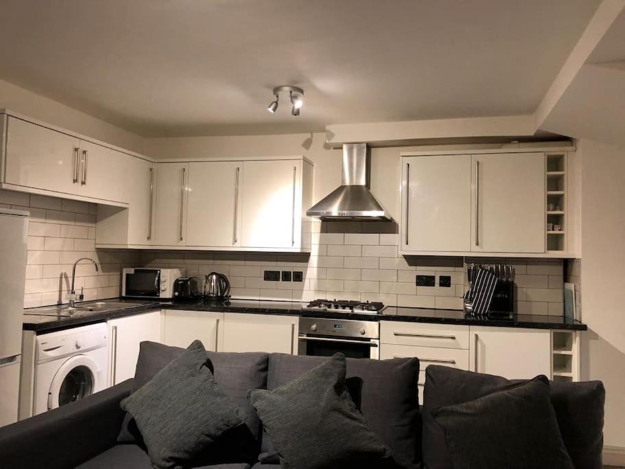 Modern 1 Bedroom Apartment Close To Penzance Town Centre. 외부 사진