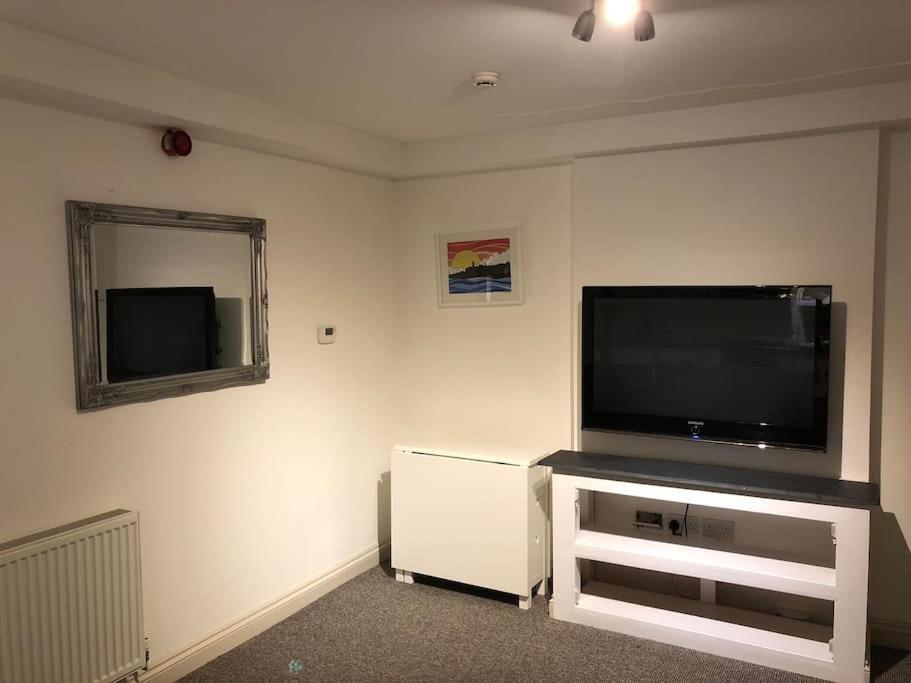 Modern 1 Bedroom Apartment Close To Penzance Town Centre. 외부 사진