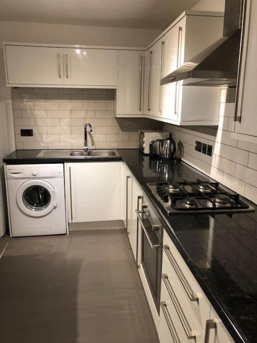 Modern 1 Bedroom Apartment Close To Penzance Town Centre. 외부 사진