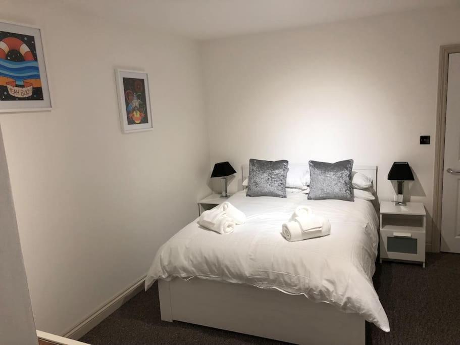 Modern 1 Bedroom Apartment Close To Penzance Town Centre. 외부 사진