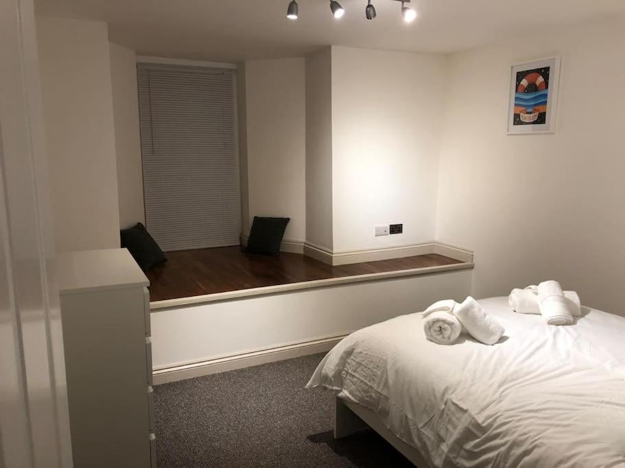 Modern 1 Bedroom Apartment Close To Penzance Town Centre. 외부 사진